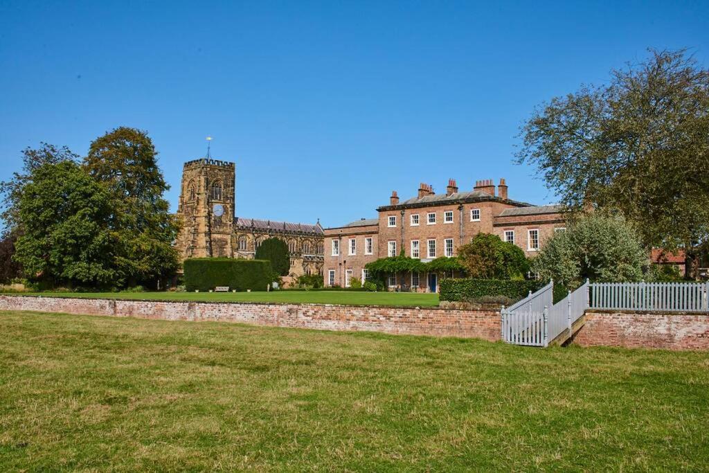 Thirsk Hall South Wing, North Yorkshire Екстериор снимка